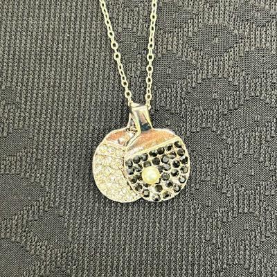 クリスタルネックレス